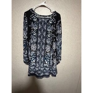 Ava & Grace Woman 2X Tunic Top Blue White Floral Tile Print Split Bell Sleeve